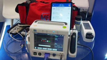 Фотография к новости: Мобильді зертхана: ЖИ ауыл дәрігеріне көмекші болды