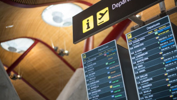 Фотография к новости: "Эми дауылы: Амстердам әуежайында ондаған рейс кейінге қалдырылды