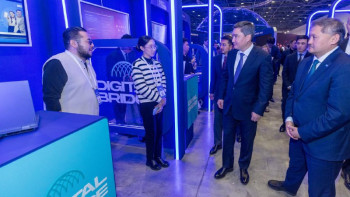 Фотография к новости: Digital Bridge 2025 форумында оқушыларға ерекше қазақстандық стартап ұсынылды