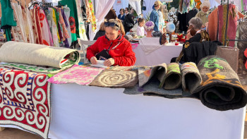 Фотография к новости: Алматыда жаңа рекорд орнатылды: 100 елдің қолөнершілері Алатау баурайында жиналды