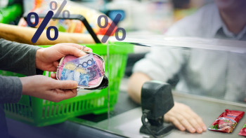 Фотография к новости: Жаңа ереже: Сатушылар екі түрлі баға көрсетуге міндеттеледі