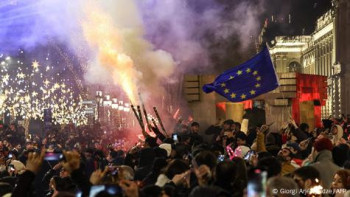 Фотография к новости: Тбилисиде президенттік резиденцияға шабуыл жасаған 13 адам ұсталды