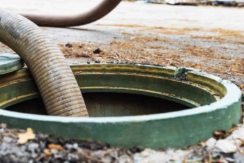 Фотография к новости: Алматыда нашар кәріз жүйесінің салдарынан үйлерді су басты