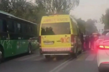 Фотография к новости: Алматыда жаяу жүргіншілер жолағында жасөспірімді жедел жәрдем көлігі қақты