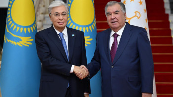 Фотография к новости: Тоқаев Тәжікстан Президенті Эмомали Рахмонмен кездесті