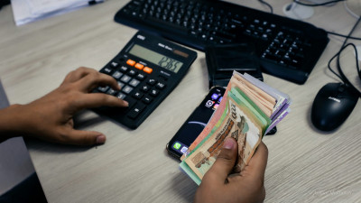 Ең төмен жалақы өмір сүруге жеткіліксіз болуы мүмкін: Сенатор өзекті мәселе көтерді