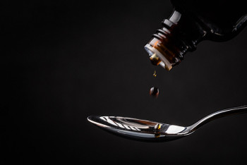 Фотография к новости: Жөтелге қарсы сироп ішкен 17 бала қайтыс болды