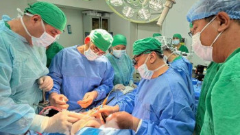 Фотография к новости: Ерекше оқиға: 24 жастағы ұл өз әкесіне бауыр доноры болып, өмірін сақтап қалды