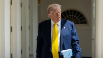 Фотография к новости: Трамп Газа келісіміне қол қою үшін Мысырға баратынын жариялады