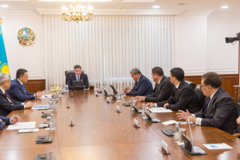 Фотография к новости: Олжас Бектенов Аралды ЖИ көмегімен құтқаруды ұсынды