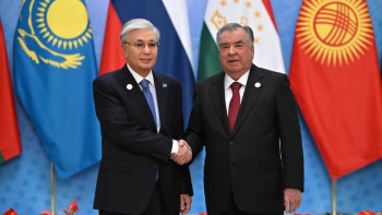 Фотография к новости: Қасым-Жомарт Тоқаев Душанбедегі Ұлттар сарайына барды