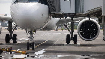 Фотография к новости: Қостанайдан ұшпақ болған ұшақтың дөңгелегі өртенді