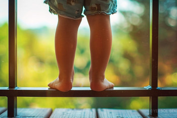 Фотография к новости: "Балам терезеден құлады": Астаналық әйел әріптестерінен ақша жинап, Түркияда демалған