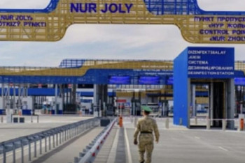 Фотография к новости: Қазақстан мен Қытай шекарасында жүк көліктерінің ұзынсонар кезегі пайда болды