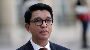 Фотография к новости: Мадагаскар президенті француз әскери ұшағымен елден шығып кетті