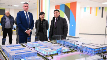 Фотография к новости: WADA президенті Ұлттық спорт университетінің құрылыс барысымен танысты