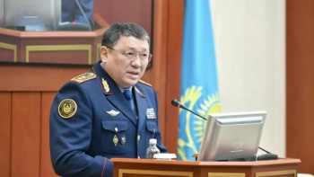 Фотография к новости: Мәжілісте Сәденов құқық бұзушылықтардың алдын алу туралы заң жобасын таныстырды