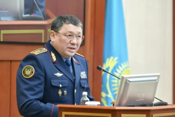 Фотография к новости: Мәжілісте Сәденов құқық бұзушылықтардың алдын алу туралы заң жобасын таныстырды