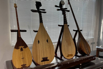 Фотография к новости: Қытай музейінде қазақтың домбырасы мен қылқобызы сақтаулы тұр