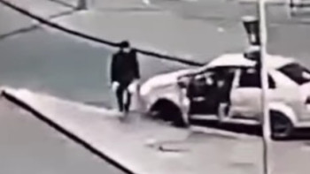 Фотография к новости: "Бордюрге соғылды": Астанада мас жүргізуші 15 тәулікке қамалып, куәлігінен айырылды