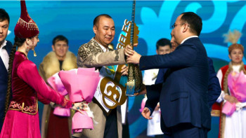 Фотография к новости: Айбек Қалиев "Алтын домбыра" иегері атанды