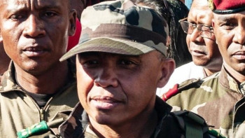 Фотография к новости: Мадагаскарда полковник уақытша президент болды