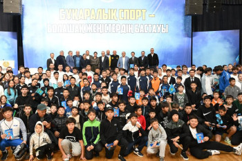 Фотография к новости: Жетісу жастары Олимпиада чемпиондарымен кездесті