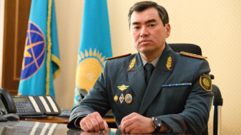 Фотография к новости: Министр Әрінов құтқарушыларды кәсіби мерекемен құттықтады