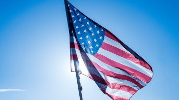 Фотография к новости: АҚШ-та миллиондаған адам Трамп саясатына қарсы наразылыққа шықты