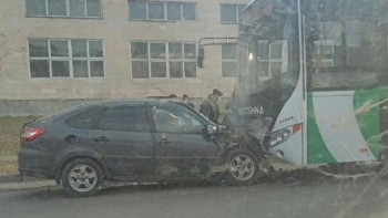 Фотография к новости: Петропавлда автобус пен жеңіл көлік соқтығысып, екі адам жарақат алды