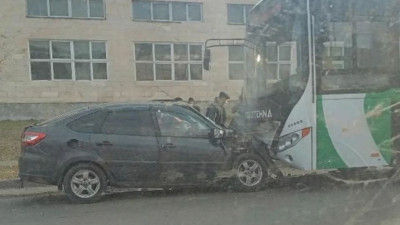 Петропавлда автобус пен жеңіл көлік соқтығысып, екі адам жарақат алды