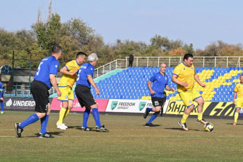 Фотография к новости: Футболдан Қазақстан ұлттық құрамасының ардагерлері Жетісуда жолдастық кездесу өткізді