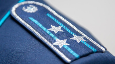 Атырауда әйел полицейді пышақтады