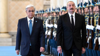 Фотография к новости: Тоқаев Ақордада Әзербайжан Президентін қарсы алды