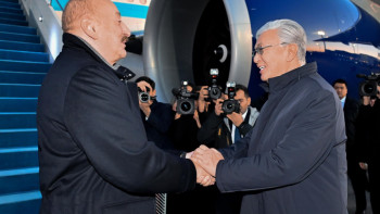 Фотография к новости: Тоқаев Ильхам Әлиевті елорда әуежайынан шығарып салды