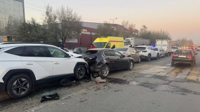 Семейде 5 көлік соқтығысты: Зардап шеккендер бар