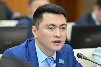 Фотография к новости: Мұқаев: 85 мың теңге ештеңеге жетпейді, ең төменгі жалақы 150 мың теңге болуы керек