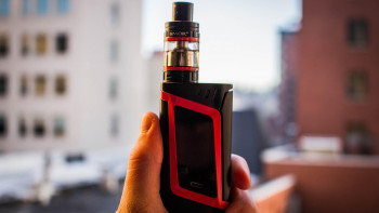 Фотография к новости: Шымкентте мессенджер арқылы вейп сатқан әйел айыппұл арқалады