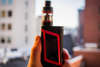 Фотография к новости: Шымкентте мессенджер арқылы вейп сатқан әйел айыппұл арқалады