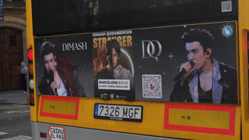 Фотография к новости: Барселонада Димаш Құдайбергеннің суреті бейнеленген автобустар жолға шықты