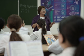 Фотография к новости: Мұғалімдердің аттестациясы мен жалақы: Жаңа министр салада қандай өзгеріс жасамақ?