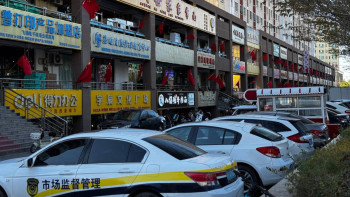 Фотография к новости: Киім, техника, көлік: Қорғастан не сатып алуға болады?