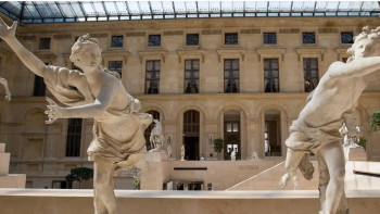 Фотография к новости: Луврды тонағандардың қашып бара жатқан видеосы пайда болды