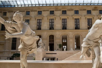 Фотография к новости: Луврды тонағандардың қашып бара жатқан видеосы пайда болды