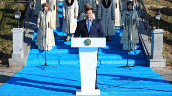 Фотография к новости: Республика күні Ақтөбеде Мемлекеттік Туды көтеру салтанаты өтті