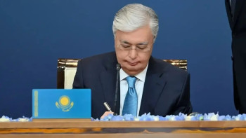 Фотография к новости: Тоқаев Таиланд короліне көңіл айтты