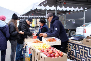 Фотография к новости: Қорытынды жәрмеңке: Ақмола облысының аграршылары 460 тоннадан аса өнім ұсынды