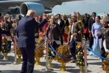 Фотография к новости: Трамп Малайзияға сапары кезінде күтпеген жерден би биледі