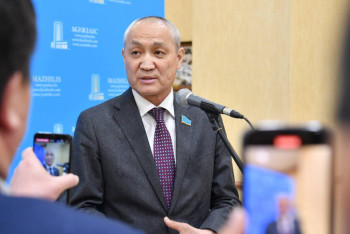 Фотография к новости: ЛГБТ насихатына қандай тыйым салынуы мүмкін? Депутат түсіндірді