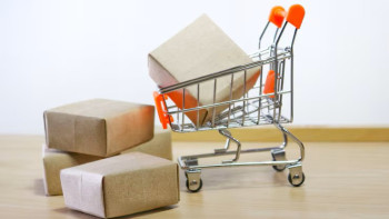 Фотография к новости: Артық төлемсіз бөліп төлеу: экономистер қосарлы баға енгізудің себебін түсіндірді